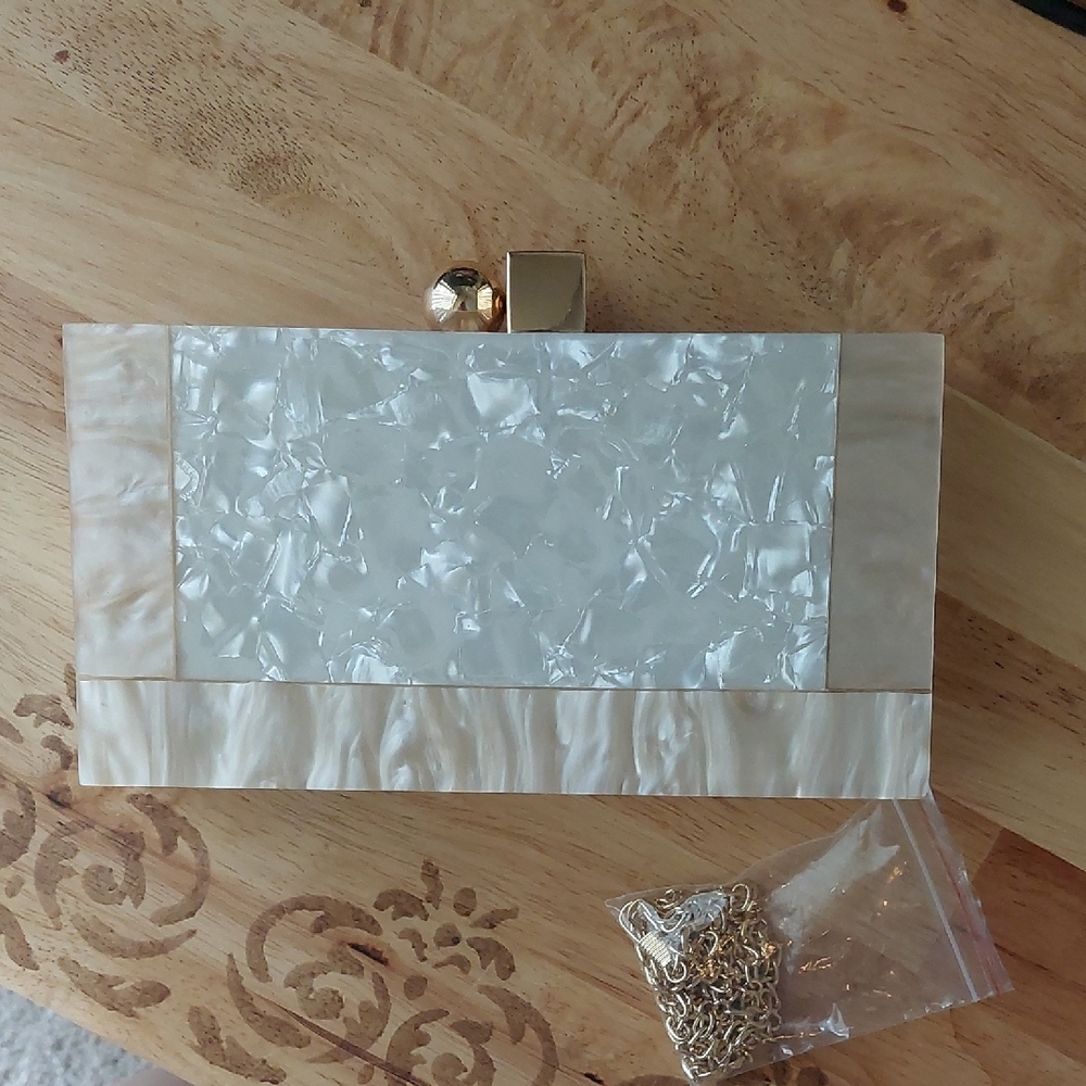 Beachy Acryllic Clutch